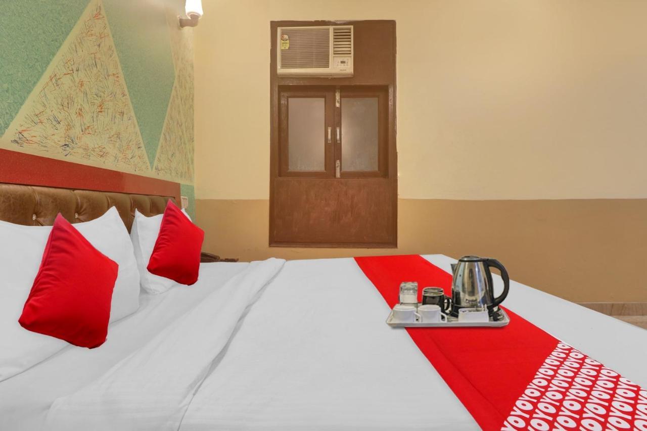 Hotel O Prince Home Stay Near Ambience Mall Nové Dillí Exteriér fotografie