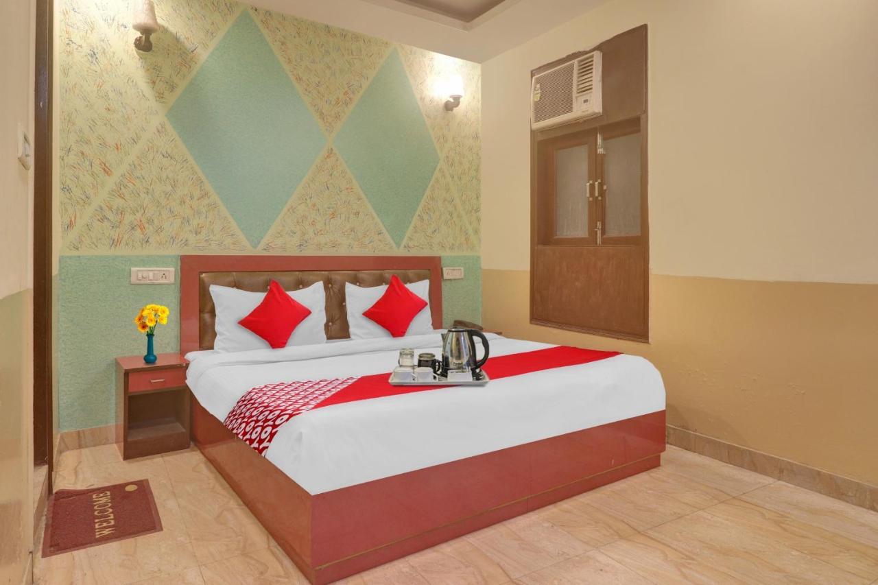 Hotel O Prince Home Stay Near Ambience Mall Nové Dillí Exteriér fotografie