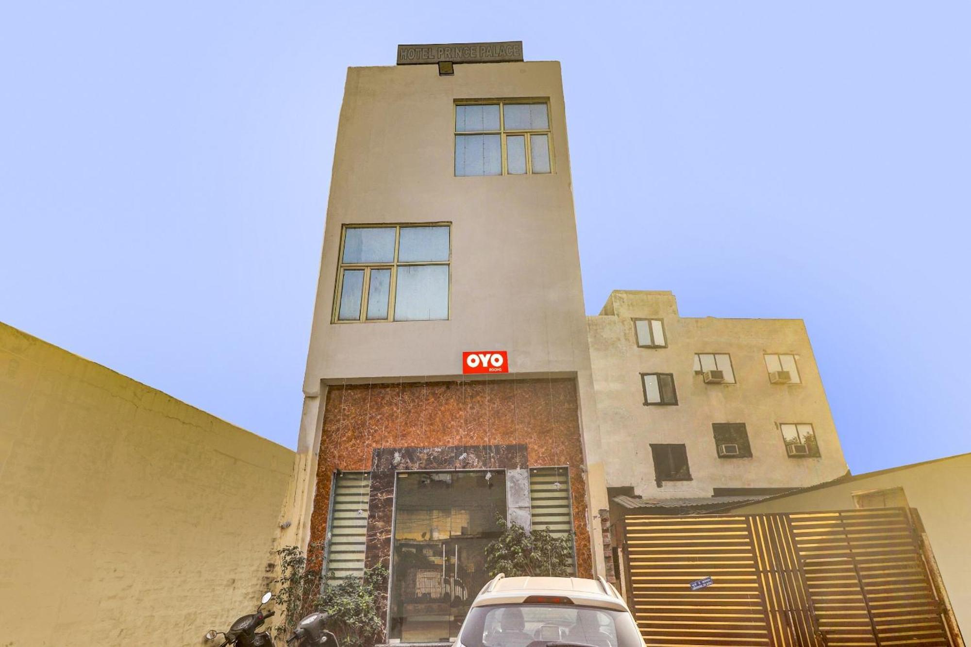 Hotel O Prince Home Stay Near Ambience Mall Nové Dillí Exteriér fotografie