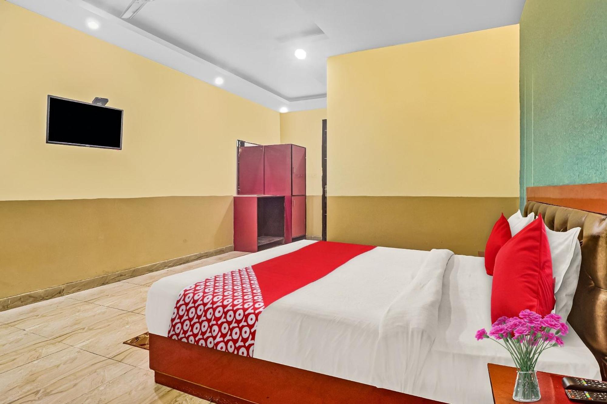 Hotel O Prince Home Stay Near Ambience Mall Nové Dillí Exteriér fotografie