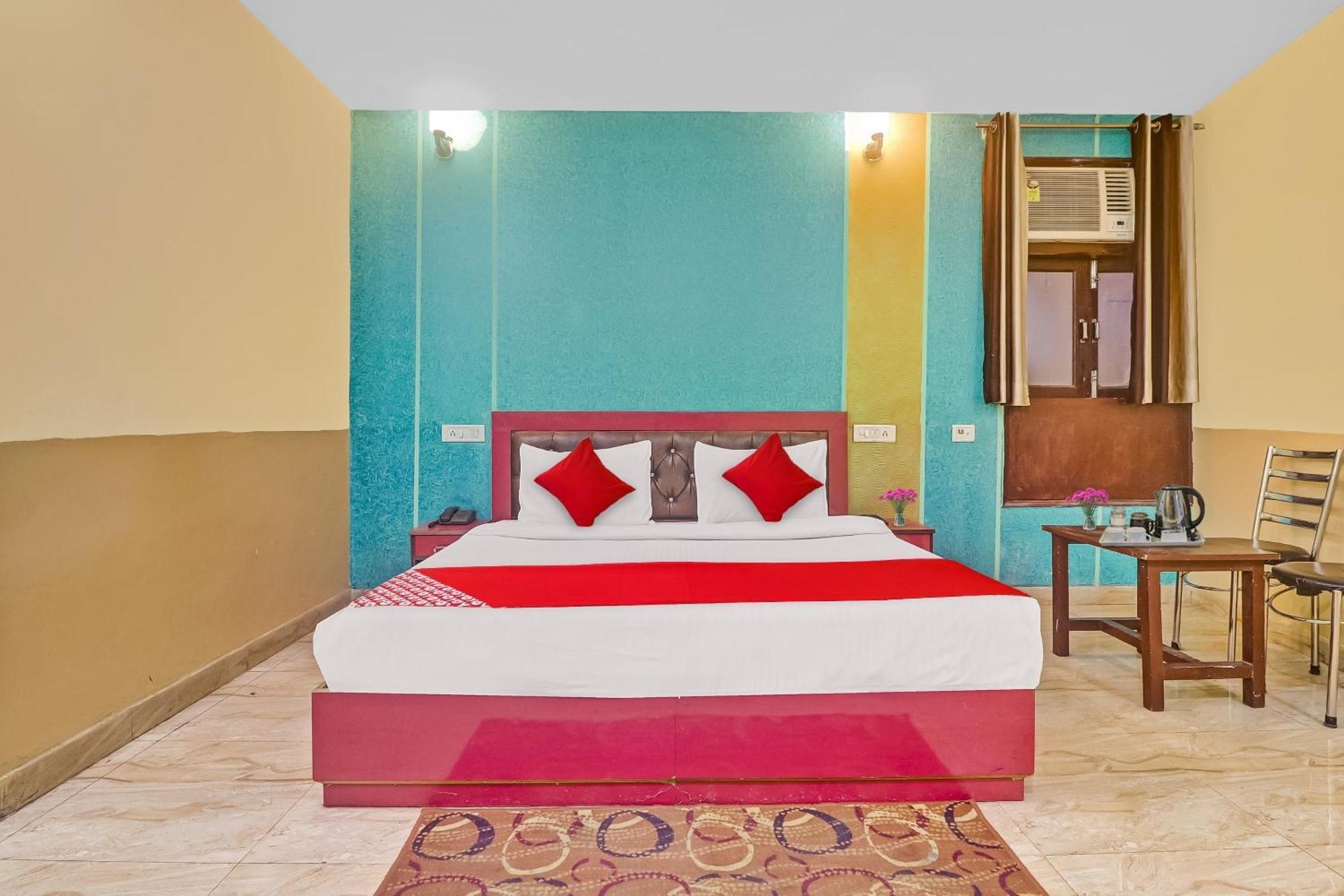 Hotel O Prince Home Stay Near Ambience Mall Nové Dillí Exteriér fotografie